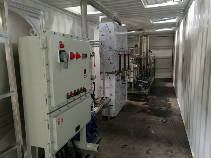 廢水處理設(shè)備電控箱.jpg 廢水處理設(shè)備電控箱.jpg