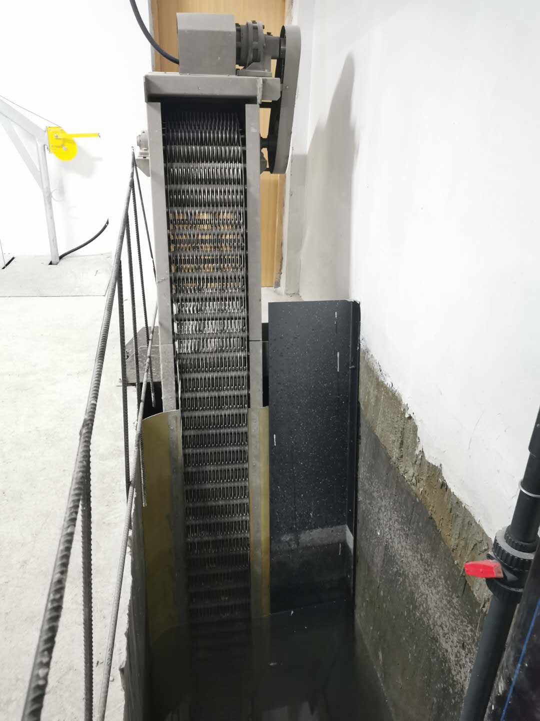 兒童醫(yī)院粉碎格柵.jpg 兒童醫(yī)院粉碎格柵.jpg